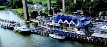 Historic Chesapeake City Stay  