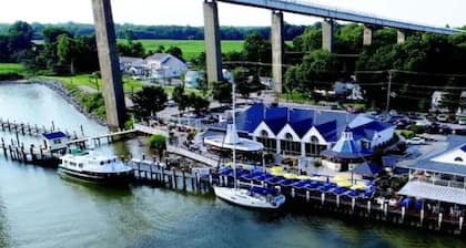 Historic Chesapeake City Stay