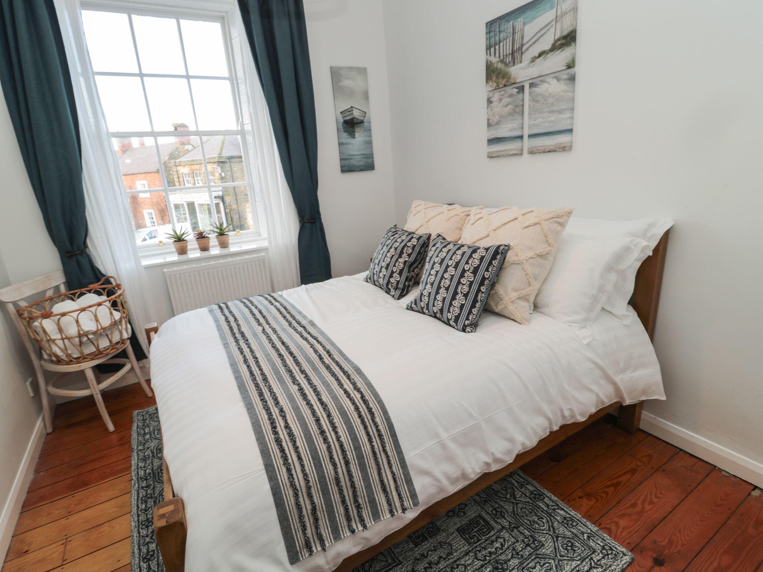 4 Schlafzimmer, individuell dekoriert, individuell eingerichtet