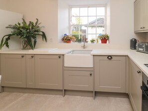 電冰箱、洗碗機、電熱水壺、烤麵包機