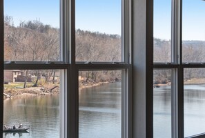 Interior - Waterfront Condo with Resort Pool (Branson)