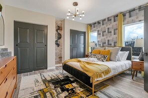 4 slaapkamers, een strijkplank/strijkijzer, reisbedje, gratis wifi