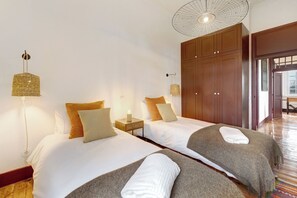 5 Schlafzimmer, Bügeleisen/Bügelbrett, kostenloses WLAN, Bettwäsche