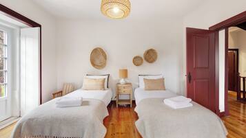 5 quartos, ferros/tábuas de passar roupa, Wi-Fi de cortesia