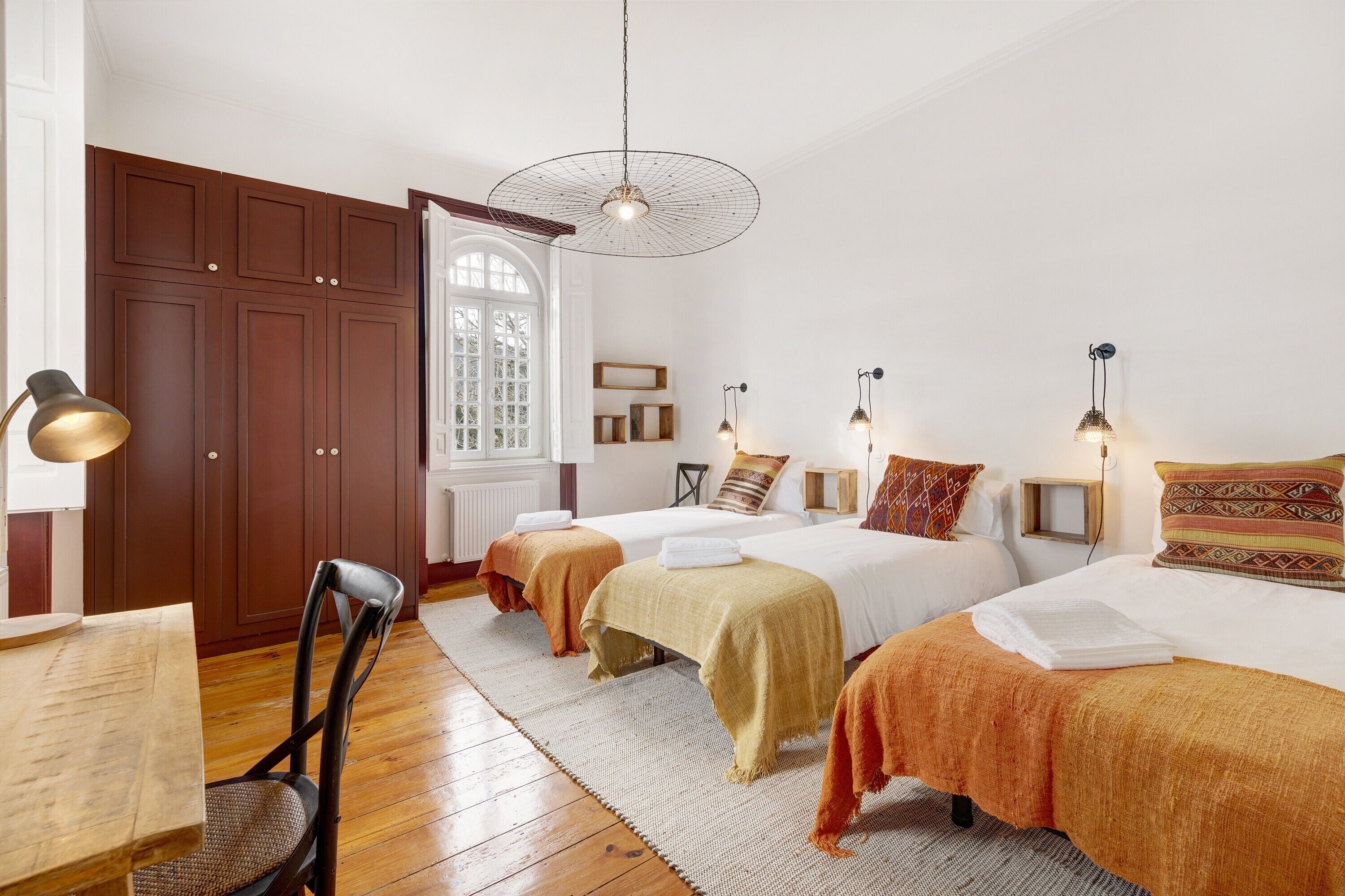 5 bedrooms, iron/ironing board, free WiFi, bed sheets