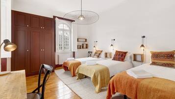 5 bedrooms, iron/ironing board, free WiFi, bed sheets