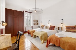 5 bedrooms, iron/ironing board, free WiFi, bed sheets