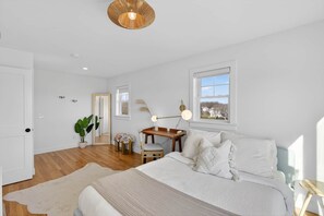 8 habitaciones, escritorio, tabla de planchar con plancha y wifi 