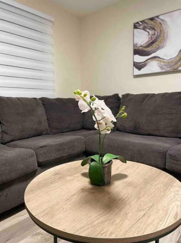 Living area - Clean 2BR Apt by UBS Arena & NYC (Elmont)