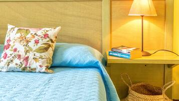 1 slaapkamer, een strijkplank/strijkijzer, beddengoed