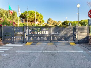 Property grounds - Apartment 'Nature Relax 113' with Sea View, Private Terrace and Air Conditioning (isola rossa)