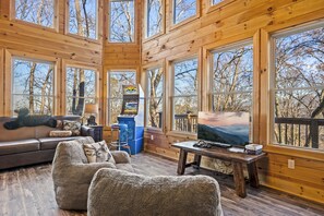 TV, fireplace, video games, DVD player - *Luxury Mountain Lodge! HOT TUB +Pool +VIEWS!* (Gatlinburg)