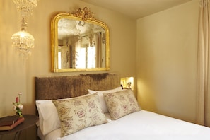 3 bedrooms, in-room safe, desk, iron/ironing board