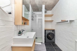 Basic Studio | Bathroom | Shower, towels, soap, shampoo - Seaside Studio Apartment, 9 Mins to Queens Beach! (Cape Town)