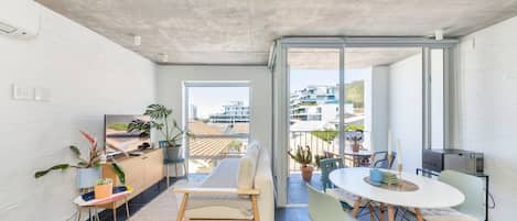 Basic Studio | Dining