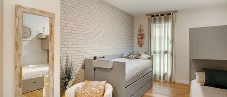 2 bedrooms, iron/ironing board, free WiFi, bed sheets