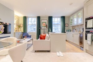 Basic Apartment | Private kitchen | Fridge, microwave, oven, stovetop - Elegant 1BD Flat in the Heart of Notting Hill! (London)