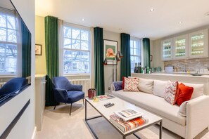 Basic Apartment | Living area - Elegant 1BD Flat in the Heart of Notting Hill! (London)