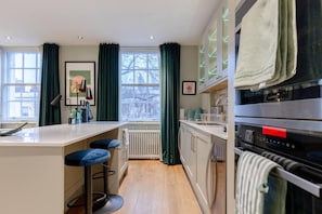 Basic Apartment | Private kitchen - Elegant 1BD Flat in the Heart of Notting Hill! (London)