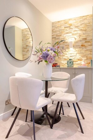 Basic Apartment | 1 bedroom, iron/ironing board, bed sheets - Elegant 1BD Flat in the Heart of Notting Hill! (London)