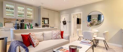 Basic Apartment | Living area