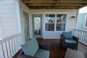 Terrace/patio - Renovated, Golf cart included, pet friendly, club cards available - 326 Ocean Point (Fripp Island)