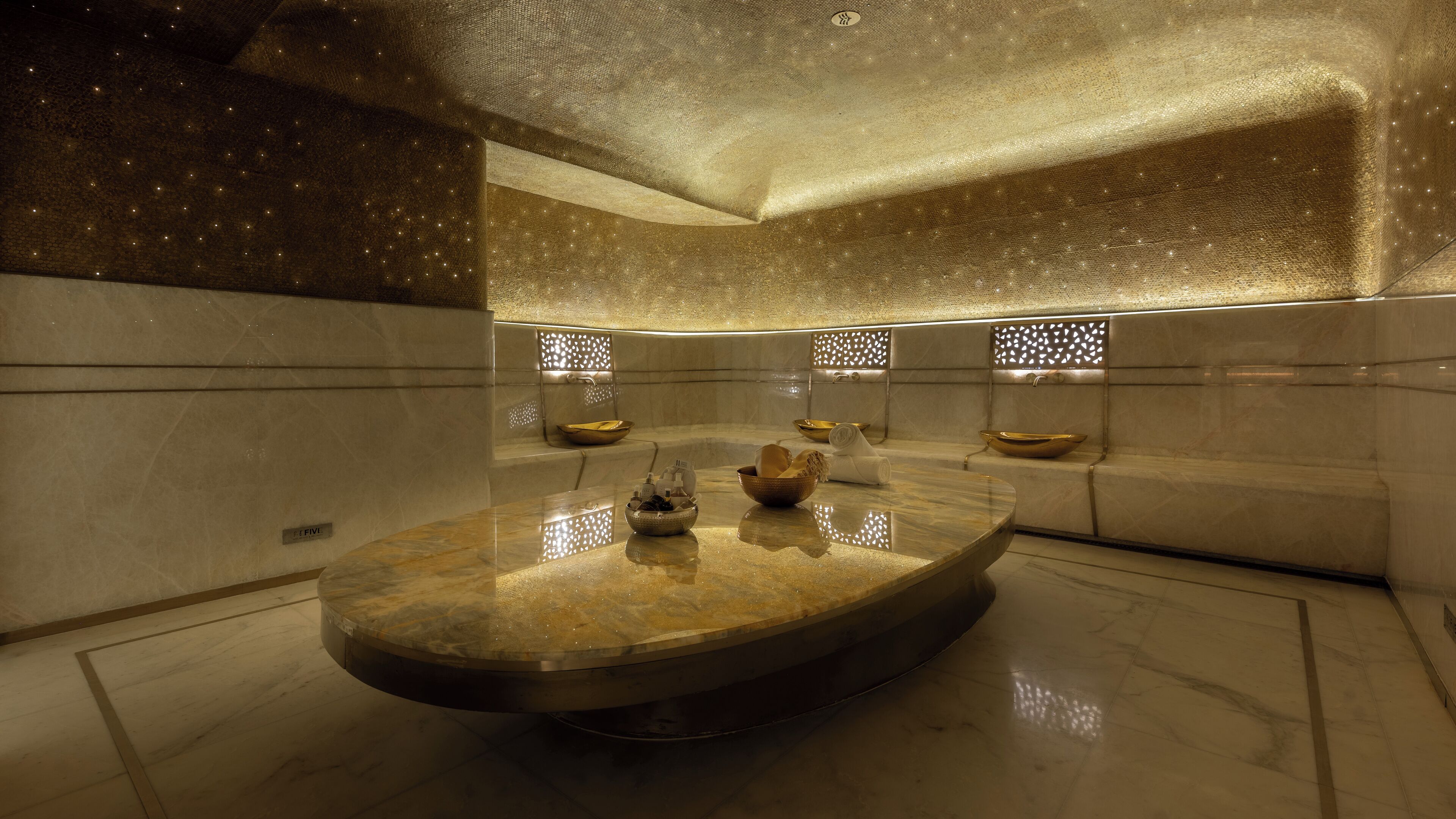 Couples treatment rooms, sauna, hot tub, steam room, body treatments