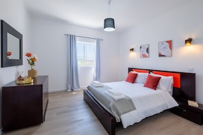 3 bedrooms, in-room safe, iron/ironing board, travel cot - Vila da Pesca House (Rabo de Peixe)