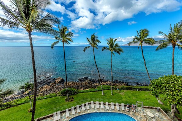 A heated pool - Ocean View Luxury #617: Top Floor + 2023 Remodel! (Kihei)