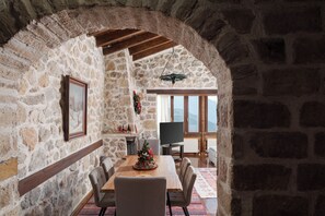 43-inch Smart TV with cable channels, fireplace, Netflix - Parnassus Woodstone Chalet (Delphi)