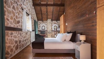 Family Chalet, Non Smoking, Mountain View | 5 bedrooms, Egyptian cotton sheets, premium bedding, memory foam beds