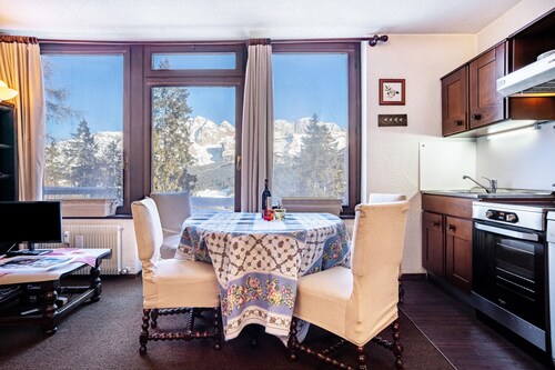 Apartment "Patascoss" – Madonna di Campiglio with Dolomites View, Terrace and Garage