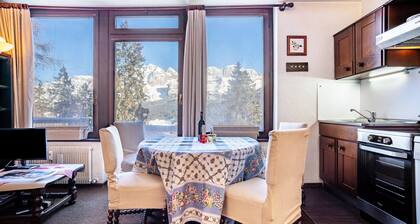 Apartment "Patascoss" – Madonna di Campiglio with Dolomites View, Terrace and Garage