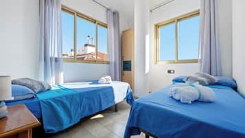 3 bedrooms, iron/ironing board, WiFi, bed sheets