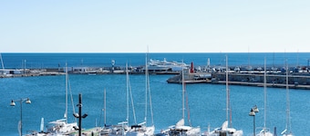 Apartment 'Dúplex Puerto' with Sea View and Balcony