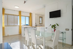Dining - Apartment 'Dúplex Puerto' with Sea View and Balcony (Cambrils)