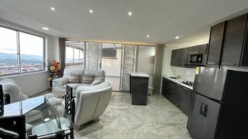 Grand Suite, 2 Bedrooms, Accessible, Kitchen | Living area | TV