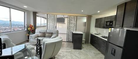 Grand Suite, 2 Bedrooms, Accessible, Kitchen | Living area