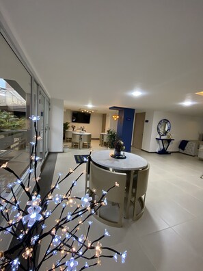 TV - Hotel Boutique Paralela Real (Manizales)