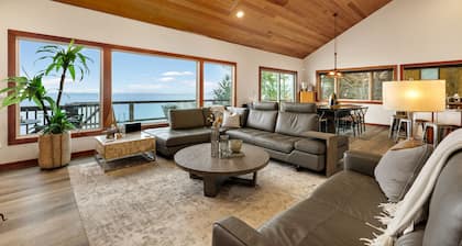 Lakefront Luxury, your own private beach & dock and close to Sandpoint
