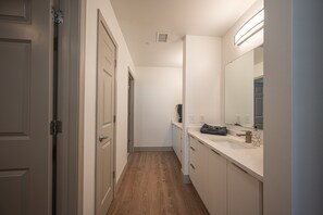 Interior - Comfy and cozy retreat right in the heart of the Queen City! (Charlotte)