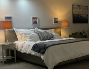 Iron/ironing board, free WiFi, bed sheets - Best Luxurious Studio in City, No Loadshedding (Cape Town)