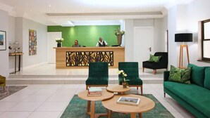 Studio | Lobby - Best Luxurious Studio in City, No Loadshedding (Cape Town)