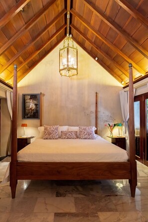 5 bedrooms, iron/ironing board, WiFi, bed sheets