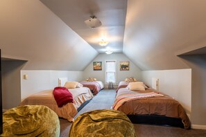 4 bedrooms, WiFi, bed sheets