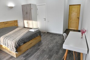 Deluxe Room, 1 Queen Bed, Non Smoking, Mountain View | Individually decorated, individually furnished, desk, laptop workspace - WOOLWAY  STUDIOS (Masis)