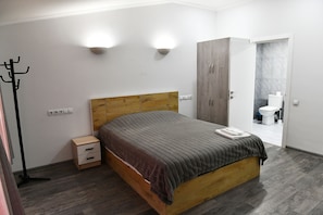 Bureau, rideaux d’obscurcissement, accès au Wi-Fi (inclus)