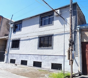 Front of property - WOOLWAY  STUDIOS (Masis)
