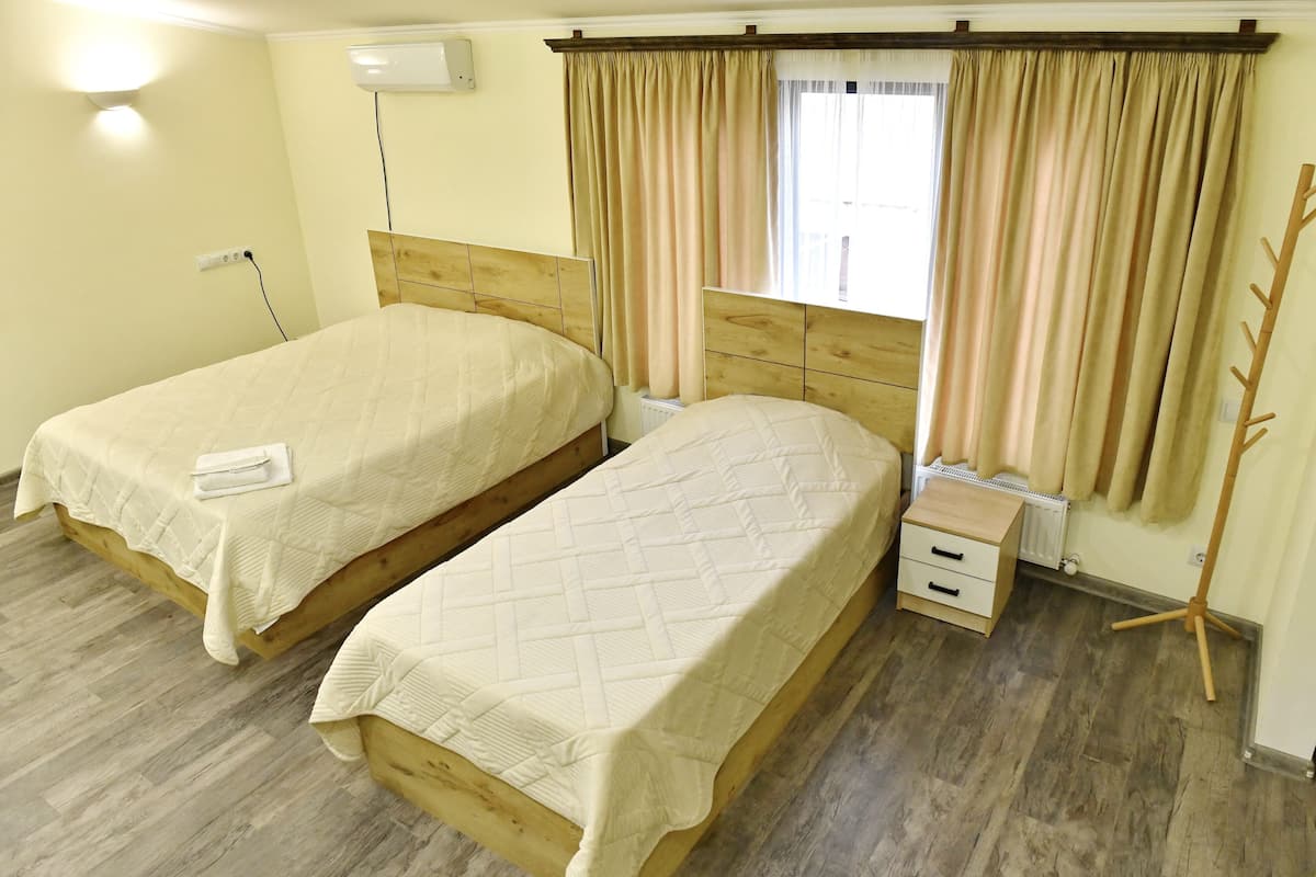 Camera Comfort, 1 camera da letto, non fumatori, vista città | Una scrivania, tende oscuranti, Wi-Fi gratuito, lenzuola