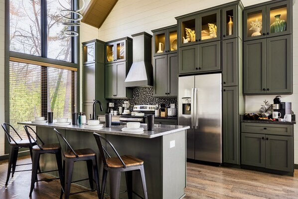 Fridge, microwave, oven, stovetop - Smoky Mountain Hideaway–Hot Tub & Fire Pit Nights (Sevierville)